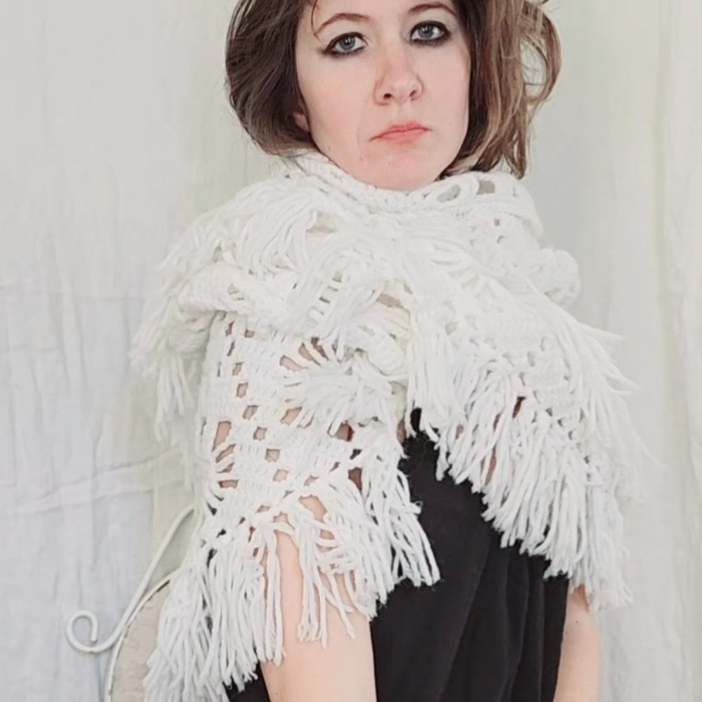 white cottagecore granny shawl, Vintage 1970 handmade fringe crochet shrug scarf - Picture 6 of 16
